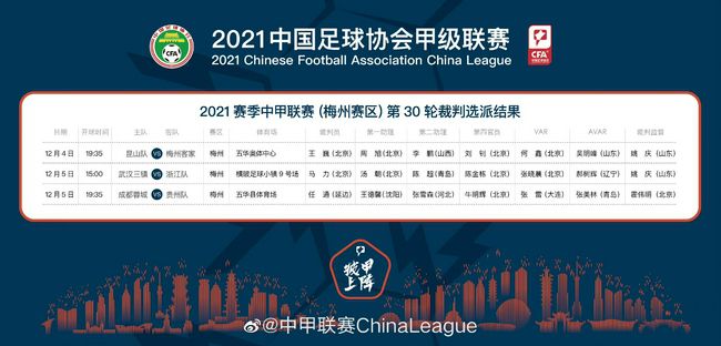 那么说到职场港男的穿搭模板《寒战》系列绝对是教科书级别的存在——没有浮夸的装饰，没有刻意的扮帅，却凭着“发胶定型+笔挺穿搭+细节讲究”的标配，把职场港男的体面与专业，焊在了每一个镜头里。
